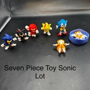 Sonic Toy Lot Of Seven Figures : Sonic, Shadow, Knuckles, Super Shadow, & Tails